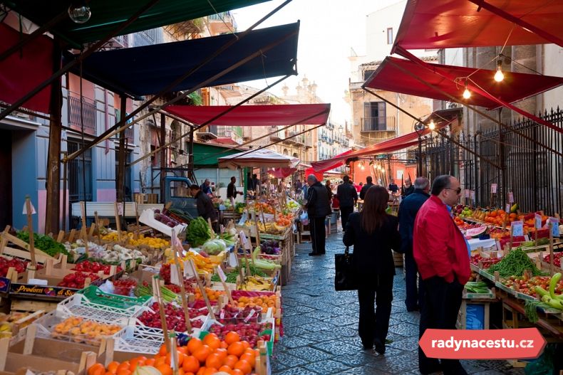 Na obě pochutiny můžete narazit na místním trhu