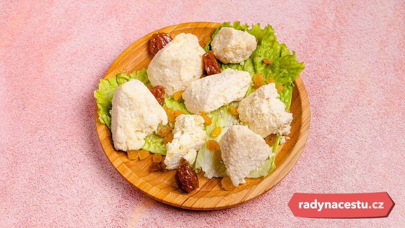 Tradiční arménský horský sýr motal vyráběný z ovčího nebo kozího mléka