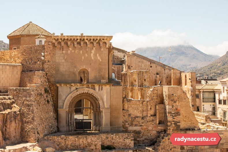 Dnes už Cartagena láká hlavně svou skvostnou historií a památkami