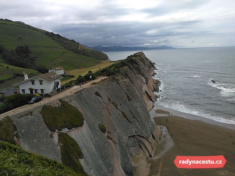 Místní pláže jsou rájem surfařů