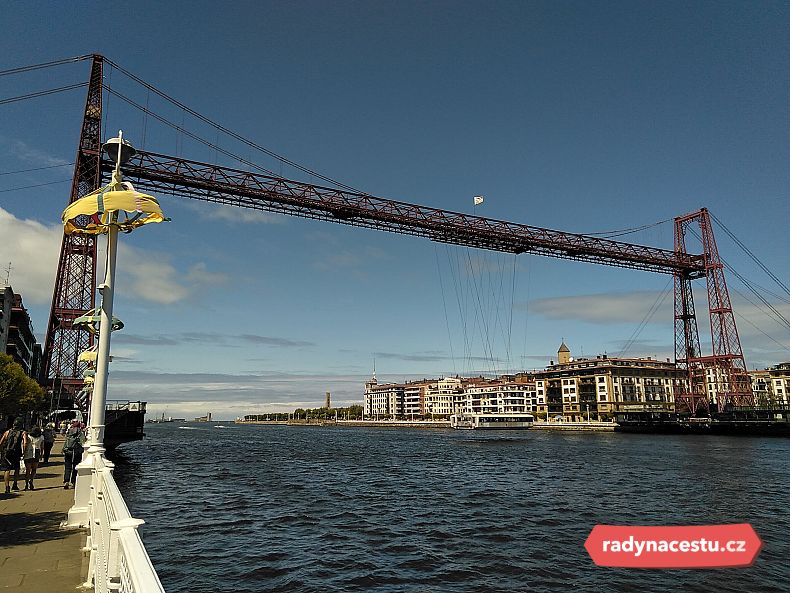 Slavný visutý most v Portugalete