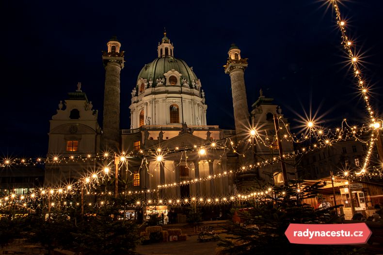 Vánoční trhy před Karlskirche
