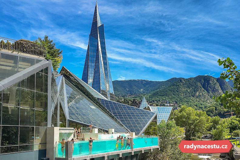 Koupání a relax uprostřed přírody? To jsou lázně Caldea