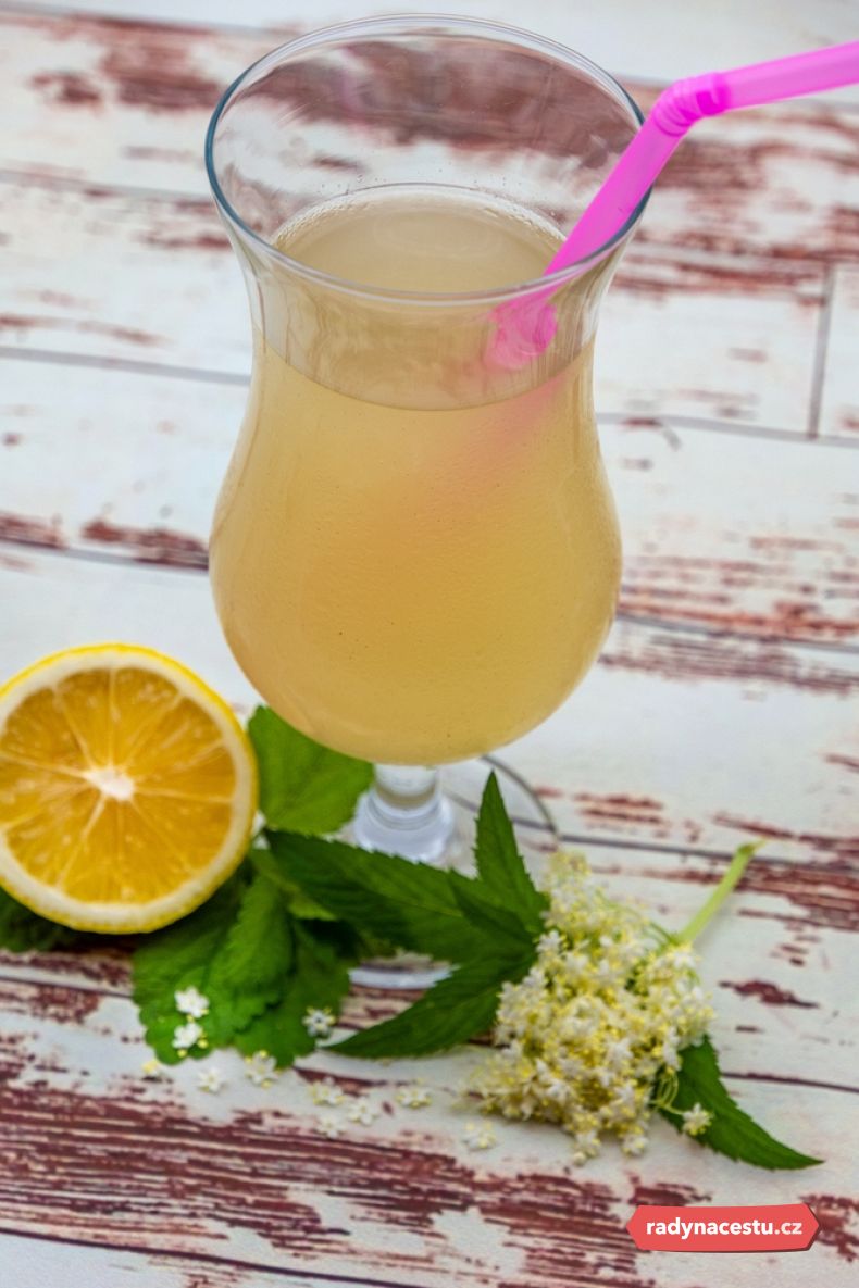 Bezinková limonáda socată