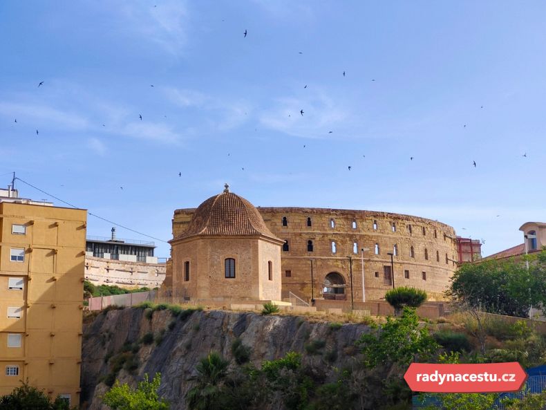 V roce 45 př. n. l. povýšil Gaius Julius Caesar město na kolonii