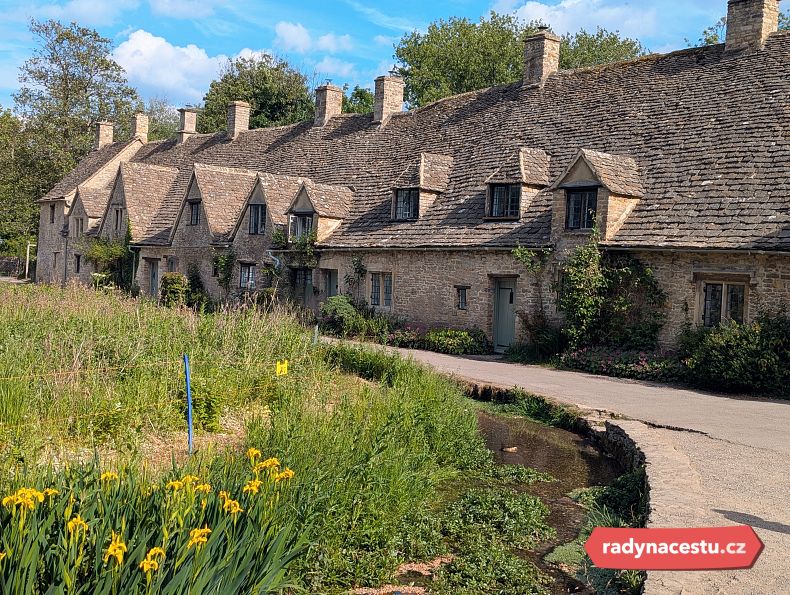 Nejikoničtější částí vesnice je Arlington Row