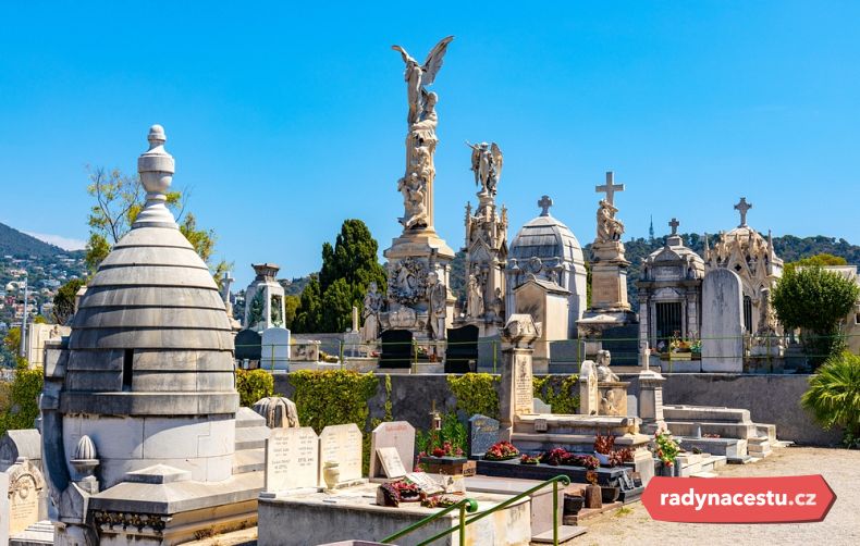 Zeď jmen obsahuje jména 3 602 deportovaných Židů