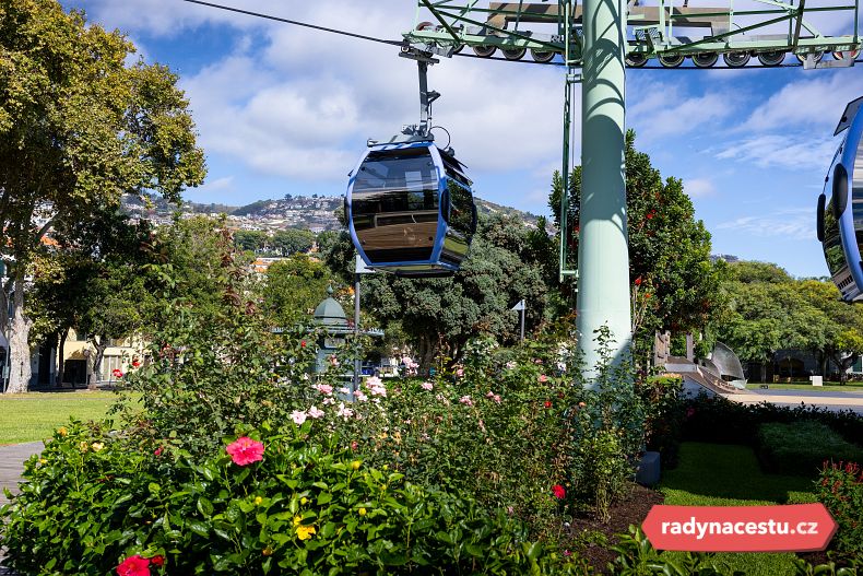 Když to nejde pěšky, můžete na některé vyhlídky lanovkami