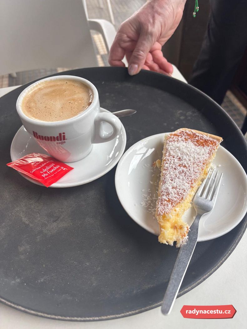 Cestovatelská klasika: dezert a káva