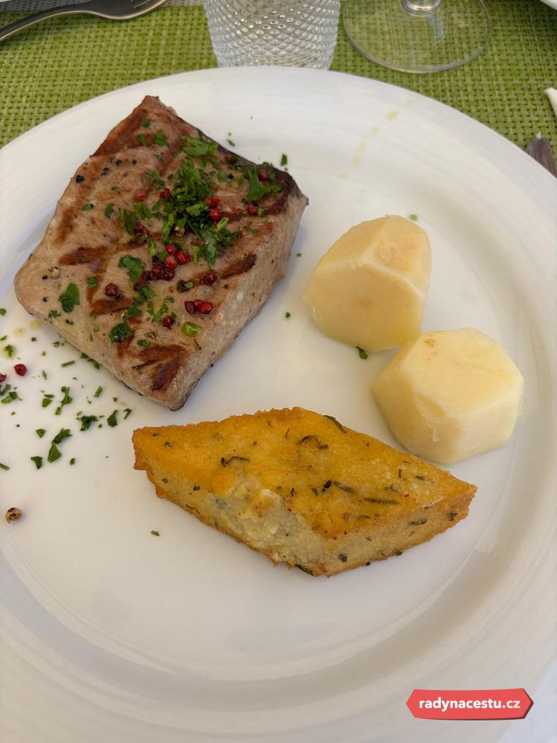 Dáváte si někdy smaženou polentu? Na Madeiře se jí nevyhnete