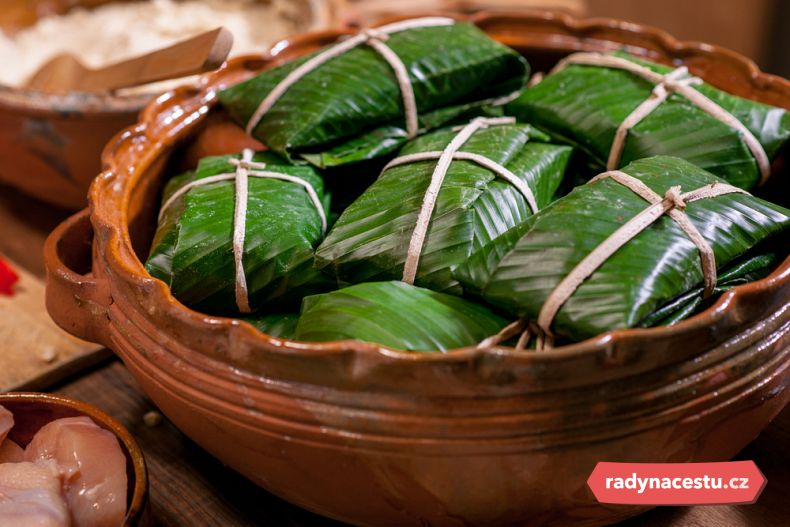 Pokrmy jsou baleny do banánových listů