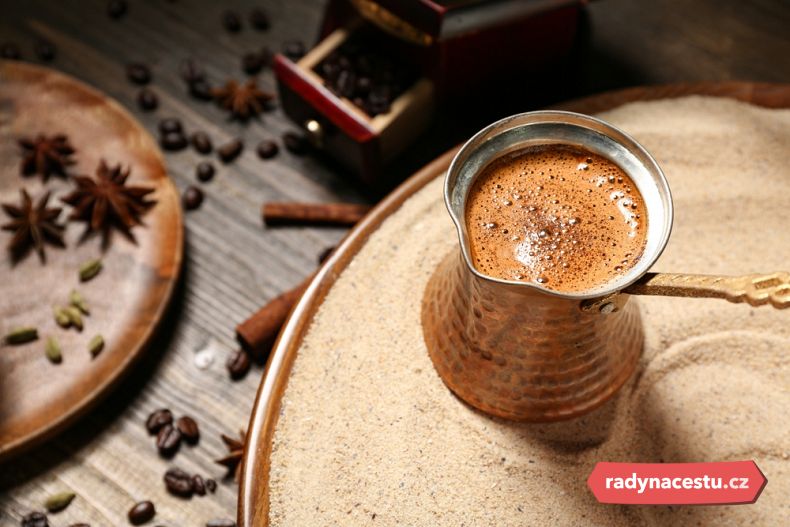 Káva často mívá pěnu