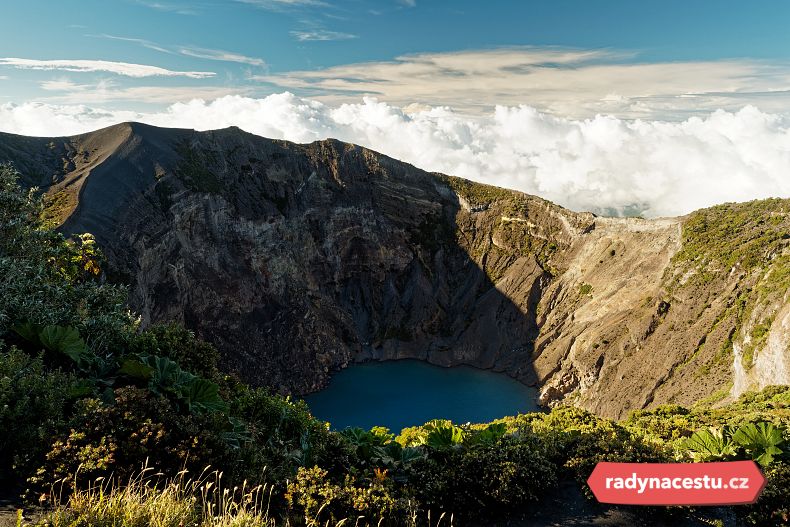 Hlavním kráterem sopky Irazú je kráter Playa Hermosa