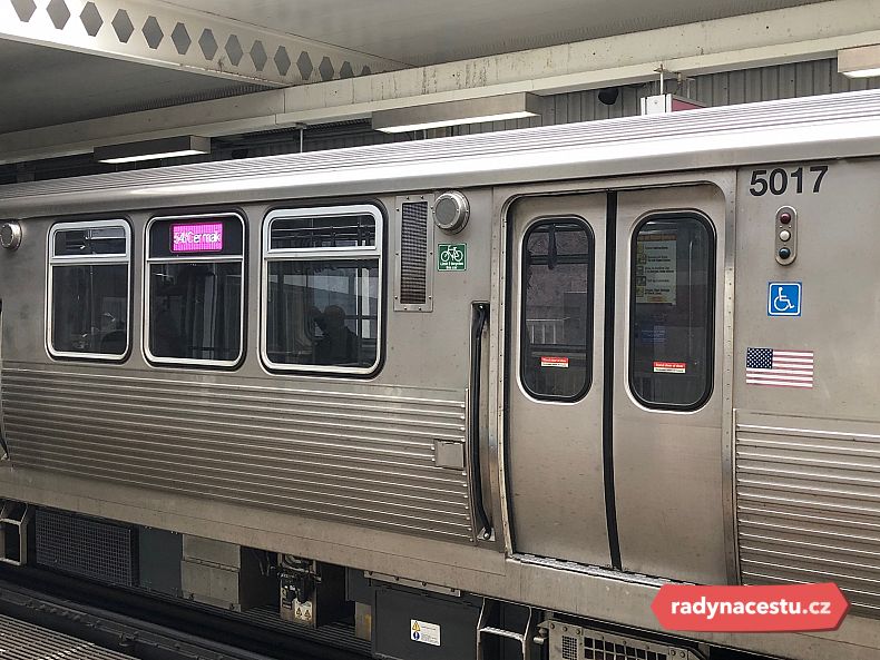 Konečná zastávka nadzemky pojmenovaná po českém rodákovi 54Cermak