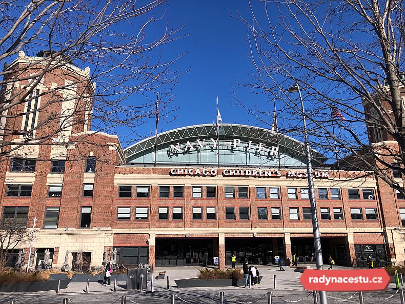 Navy Pier – „Molo zábavy“ – víc než kilometr více něž kilometr dlouhá promenáda
