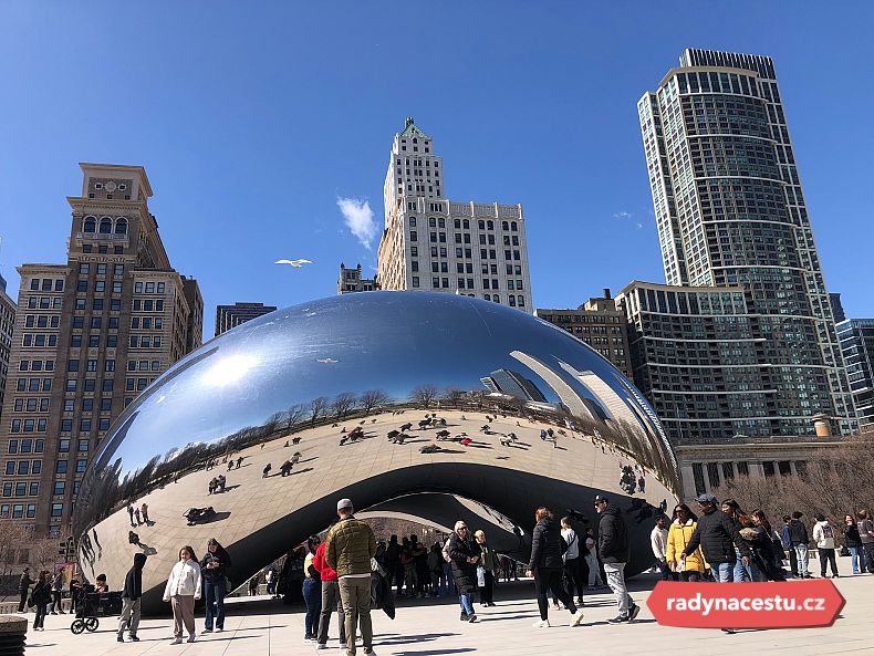 Slavné Cloud Gate – „fazole“, ve které se zrcadlí celé Chicago