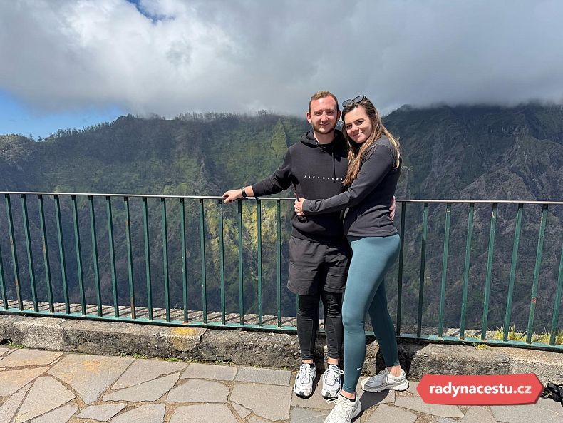 Specialistka Lucie a přítel Lukáš na zájezdu na Madeiru s květinovým festivalem