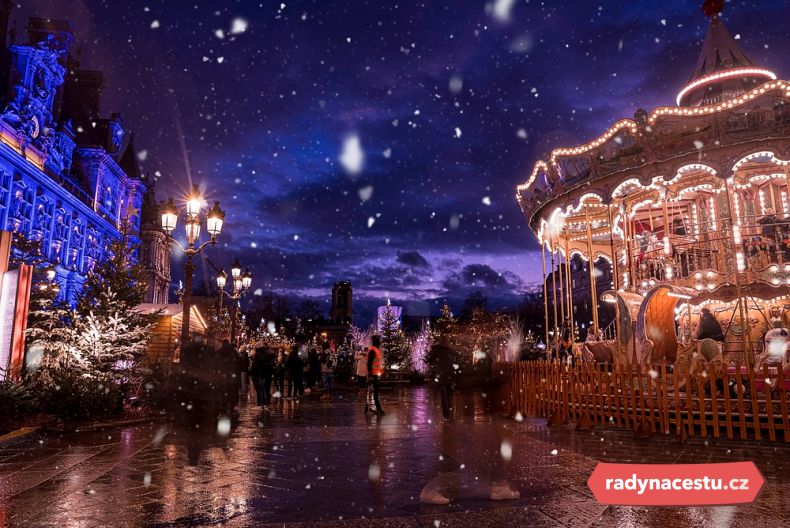 Magická vánoční atmosféra na trzích v Paříži