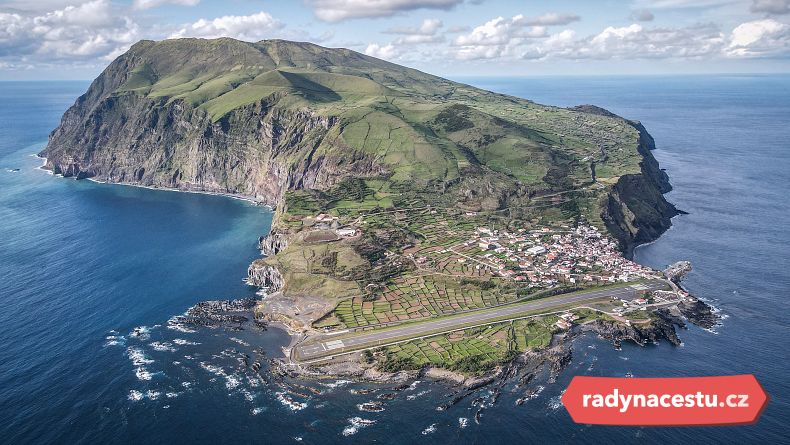 Ostrov Corvo z leteckého pohledu