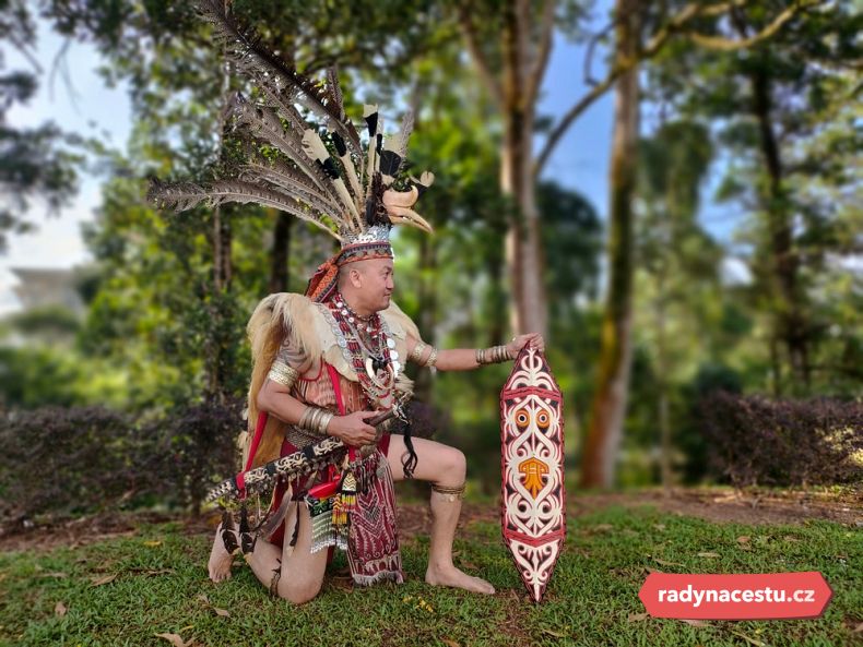 Ostrov se stal domovem pro více než 200 různých etnických skupin