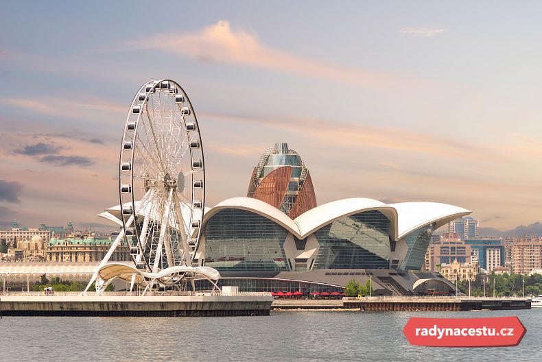 Panoramatický výhled na kolo Baku