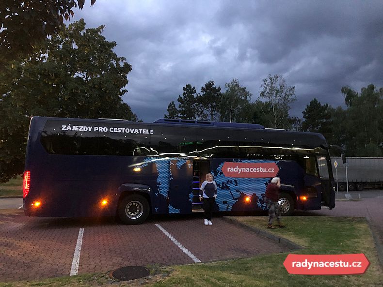 Cesta naším krásným a pohodlným autobusem rychle ubíhá