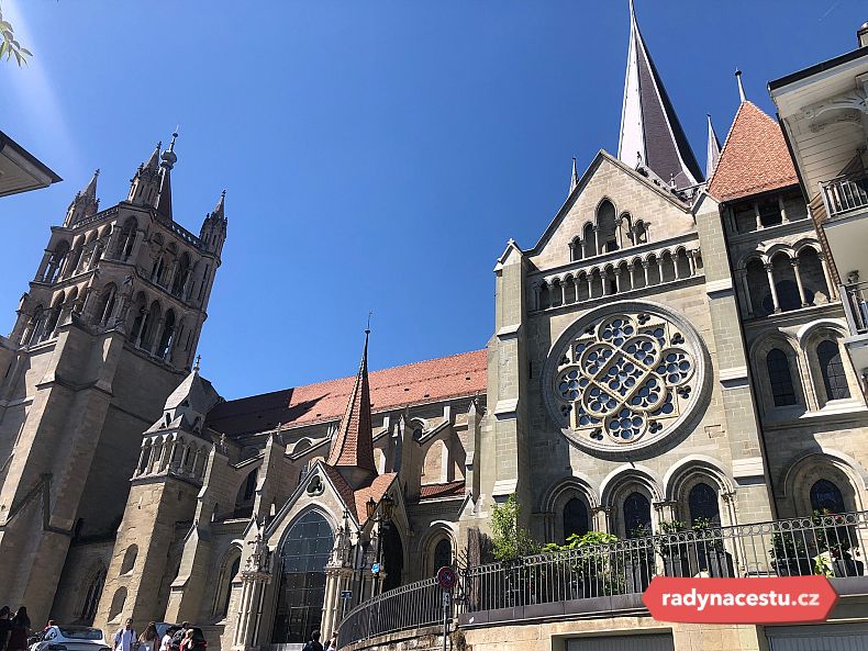 Katedrála Notre–Dame, která je považována za jednu z nejkrásnějších gotických staveb ve Švýcarsku