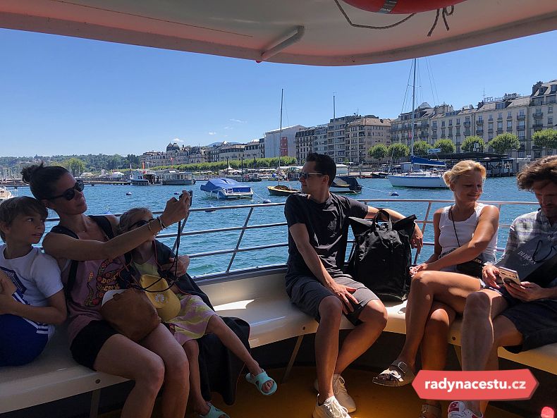Příjemným zpestřením byla projížďka loďkou po Ženevském jezeře