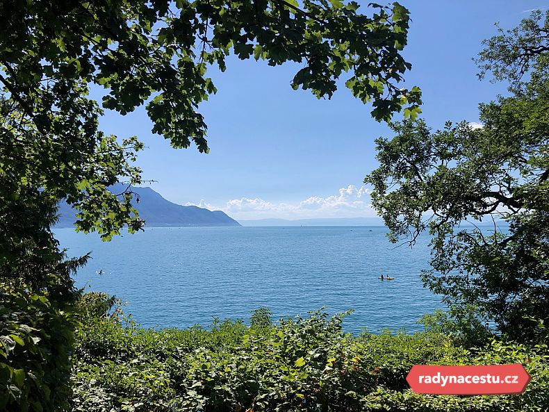 Z hradeb hradu Chillon se otevíraly nádherné výhledy na hladinu Ženevského jezera