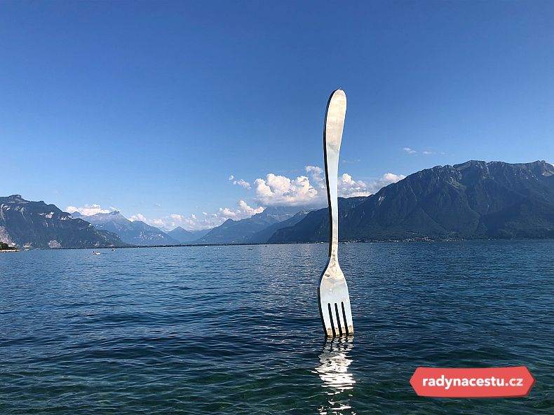 Devítimetrová nerezová vidlička ve městě Vevey