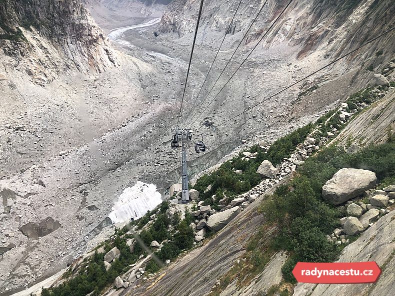 Lanovka k ledovci Mer de Glace