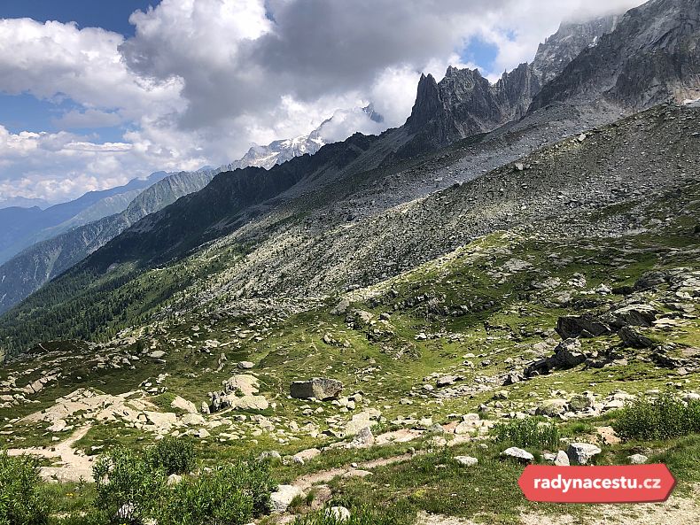 Překrásné majestátní štíty Alp