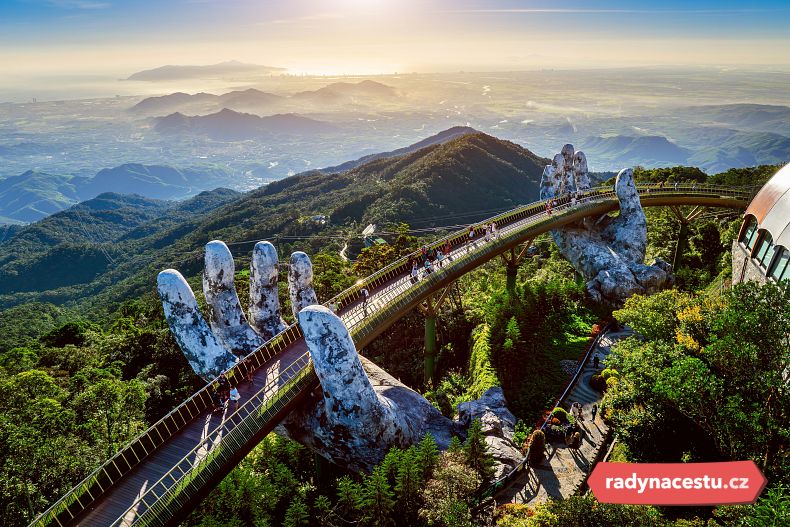 Golden Bridge v Bana Hills, Da Nang