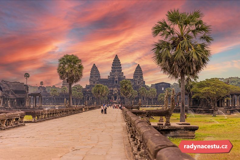 Chrám Angkor Wat při západu slunce