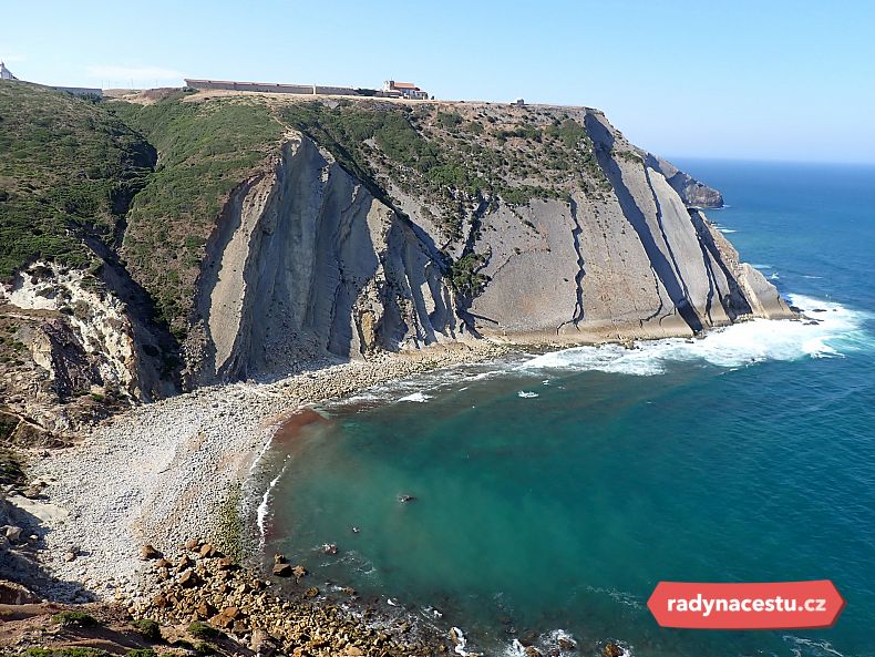 Skalnaté pobřeží vám vezme dech