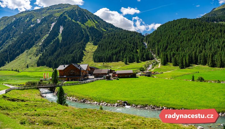 Malebná krajina okolo řeky Krimmel Ache