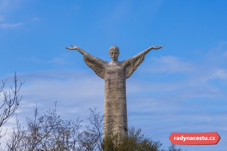 Víte, že k slavnostnímu odhalení nikdy nedošlo?
