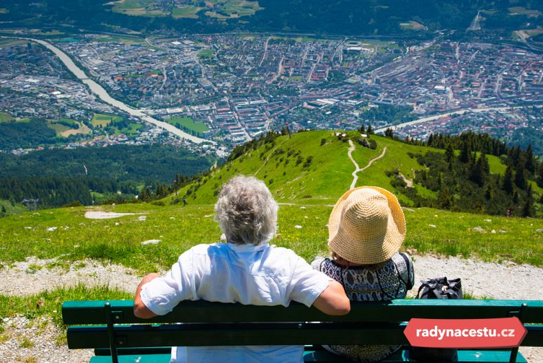 Užijte si výhledy do údolí, kde se rozprostírá samotné město