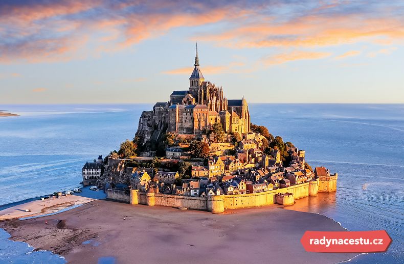 Západ slunce nad opatstvím je úchvatná podívaná