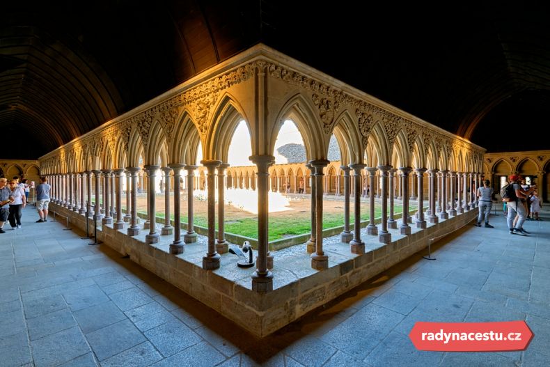 Prohlídku interiérů rozhodně nevynechejte