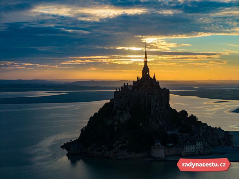 Dvakrát denně tu hraje velkolepé představení přílivu a odlivu