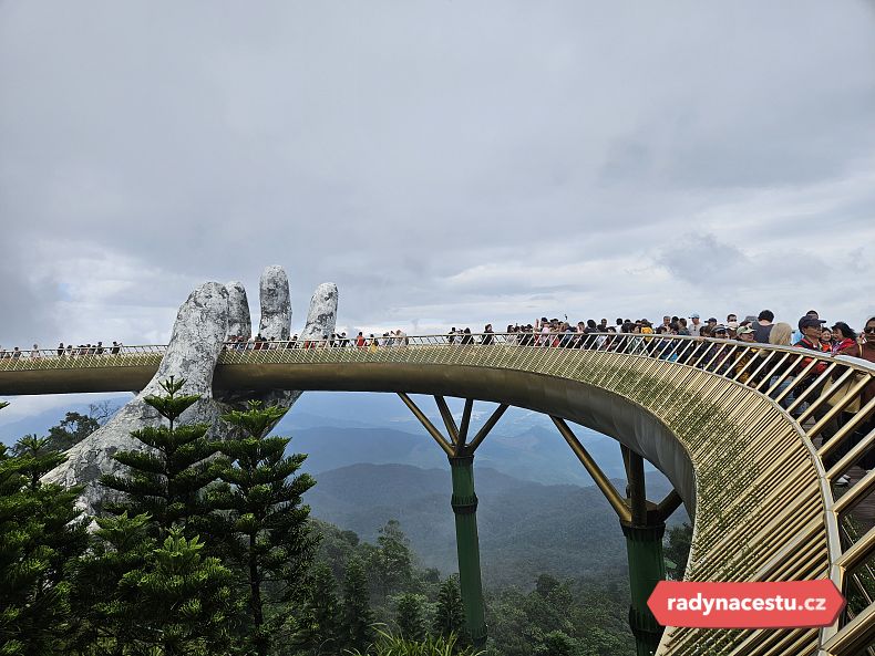 V zábavním parku Ba Na Hills nalezneme i tento most