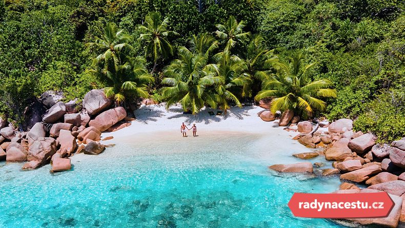 Ohromující letecký pohled na ostrov na Seychelách.