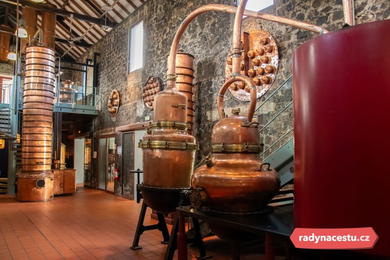 Navštivte místní destilérie