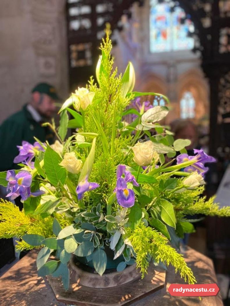 Kaple je učebnice vytesaná do kamene