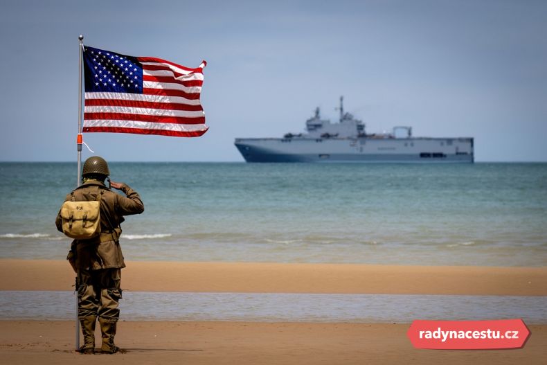 Potkat samozřejmě můžete vojáky v replikách uniforem