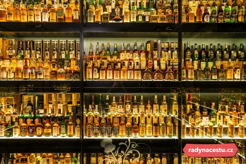 Místní měli whisky schovanou naprosto všude, kde se dalo