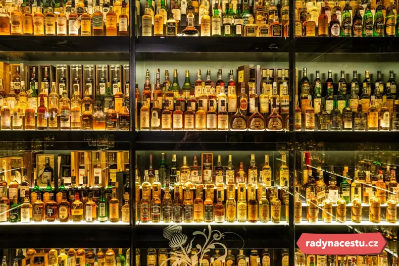Místní měli whisky schovanou naprosto všude, kde se dalo