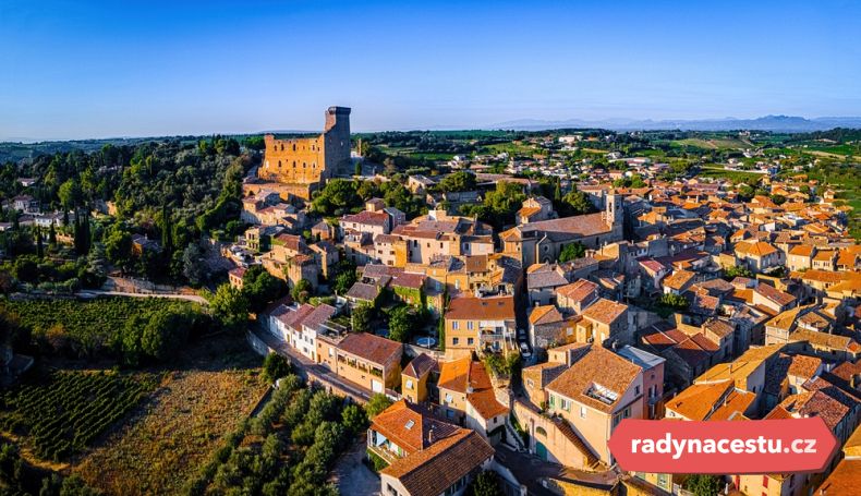 Pohled na Châteauneuf-du-Pape