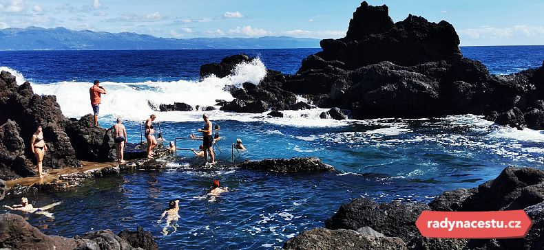 První koupání v lávových jezírkách